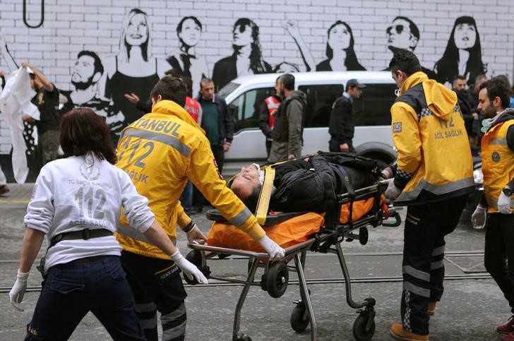 © Reuters. مقتل 5 وإصابة 36 في تفجير انتحاري بوسط اسطنبول