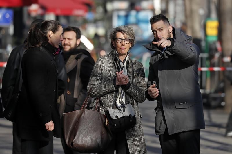 © Reuters. سكان باريس يشعرون بالارتياح بعد اعتقال عبد السلام ويريدون العدالة