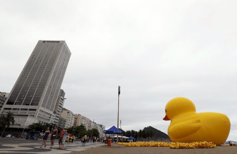 © Reuters. File photo of a giant inflatable doll in the shape of a duck on Copacabana beach, in Rio de Janeiro