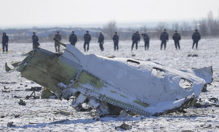 © Reuters. لجنة: أضرار جسيمة بالصندوقين الأسودين لطائرة فلاي دبي المنكوبة في روسيا