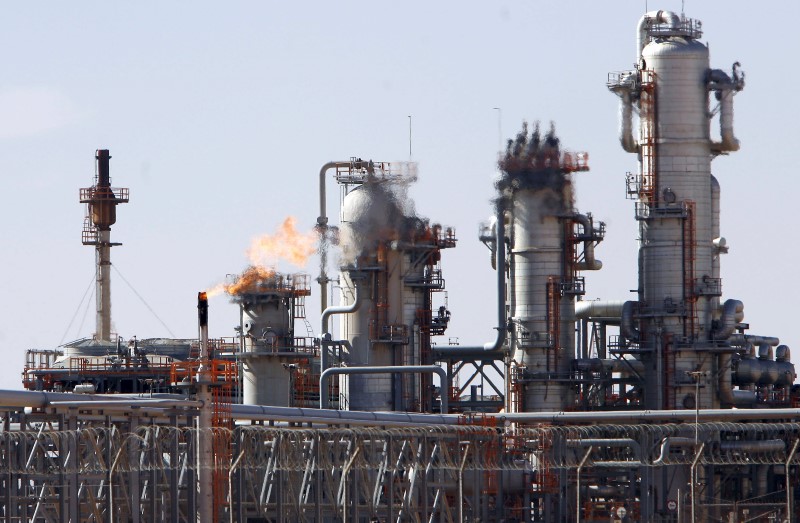 © Reuters. File photo of a Krechba gas treatment plant in south Algiers