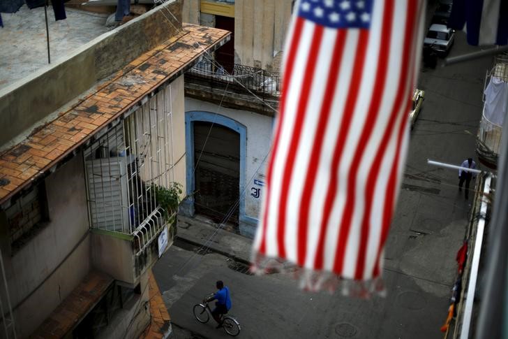 © Reuters. كوبا ترحب بأوباما في زيارة تاريخية رغم الحظر