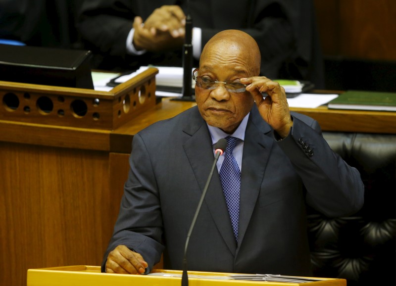 © Reuters. South Africa's President Jacob Zuma answers questions at Parliament in Cape Town