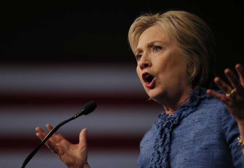 © Reuters. هيلاري كلينتون تجمع 30.1 مليون دولار في فبراير لحملتها الانتخابية