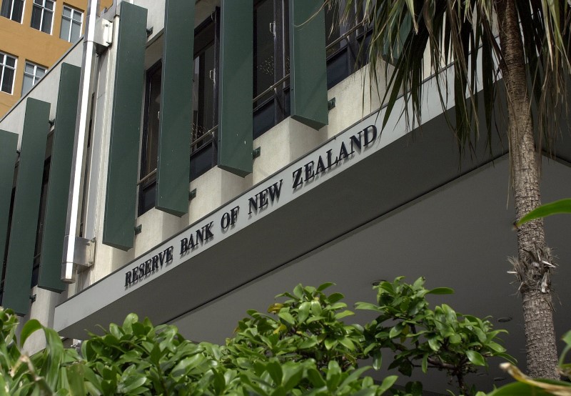 © Reuters. File photo of the facade of the Reserve Bank of New Zealand located in The Terrace, Wellington