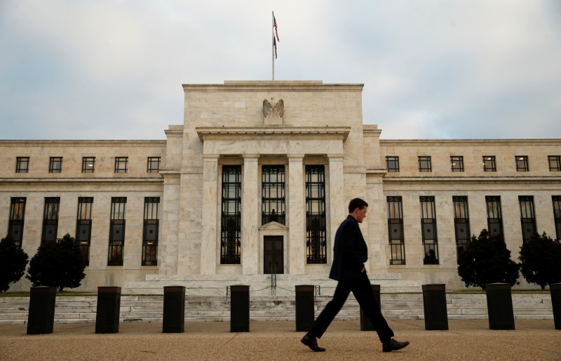 © Reuters. A man walks past the Federal Reserve in Washington