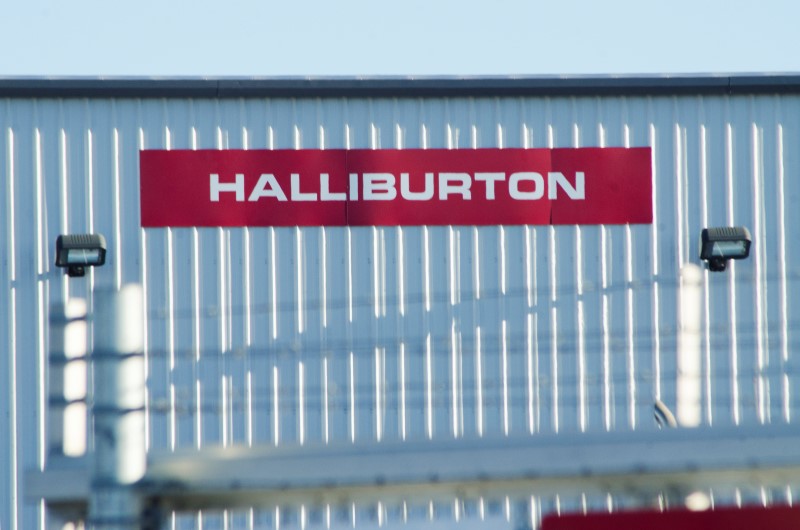 © Reuters. NOUVELLE SUSPENSION DE L'EXAMEN PAR L'UE DU PROJET HALLIBURTON-BAKER HUGHES