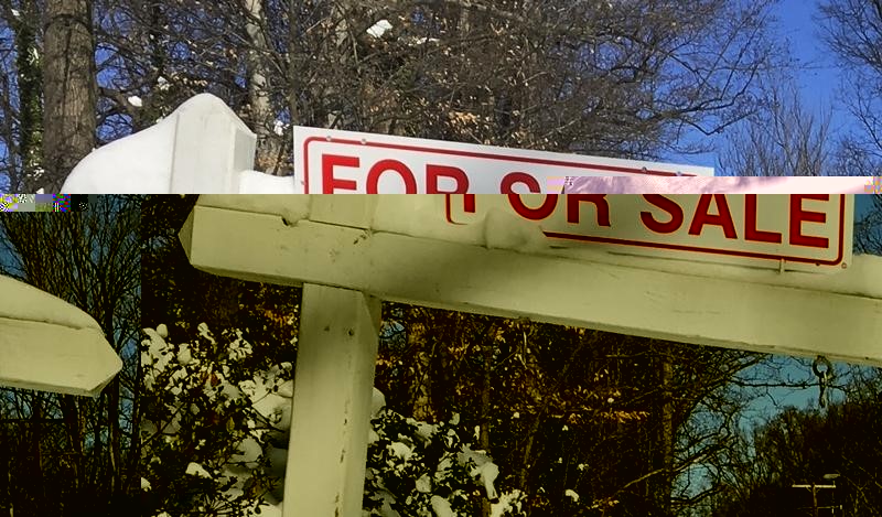 © Reuters. A house-for-sale sign inside the Washington DC Beltway in Annandale Virginia