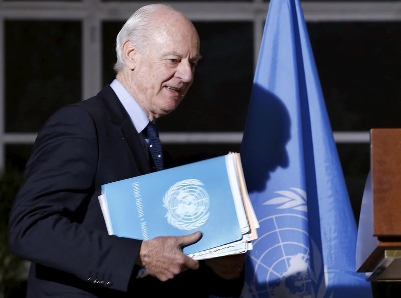 © Reuters. مبعوث الأمم المتحدة يكلف مفاوضين سوريين "بواجب منزلي" عن الحكم الرشيد