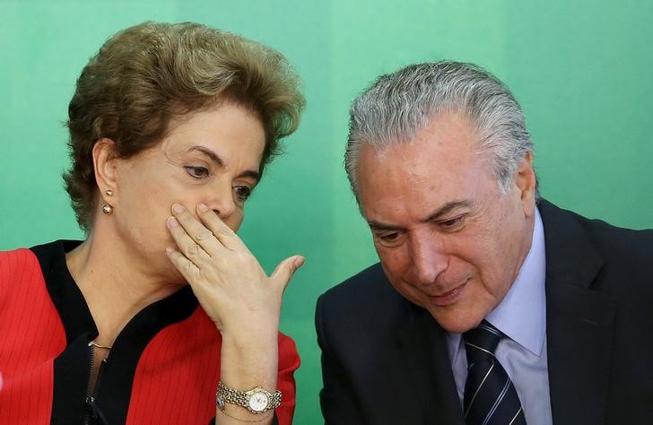 © Reuters. Presidente Dilma Rousseff e o vice, Michel Temer, no Palácio do Planalto 