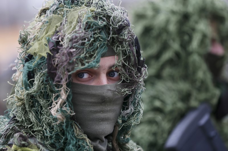 © Reuters. Sniper of Ukraine's National Guard attends opening ceremony of sniper's training centre at Guard's training base near Kiev