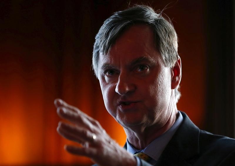 © Reuters. Chicago Federal Reserve President Charles Evans answers a question at the Chicago Banking Symposium in Chicago