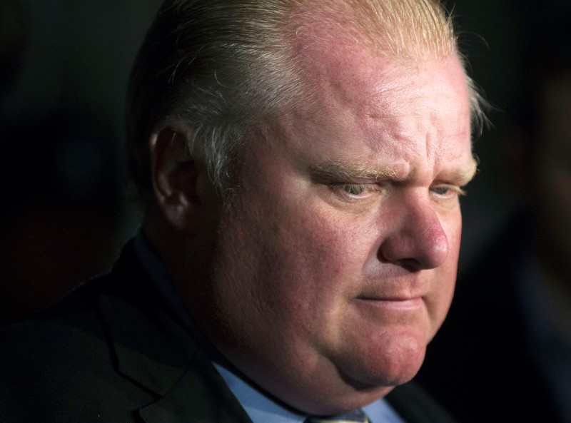 © Reuters. Rob Ford em visita a um shopping de Toronto