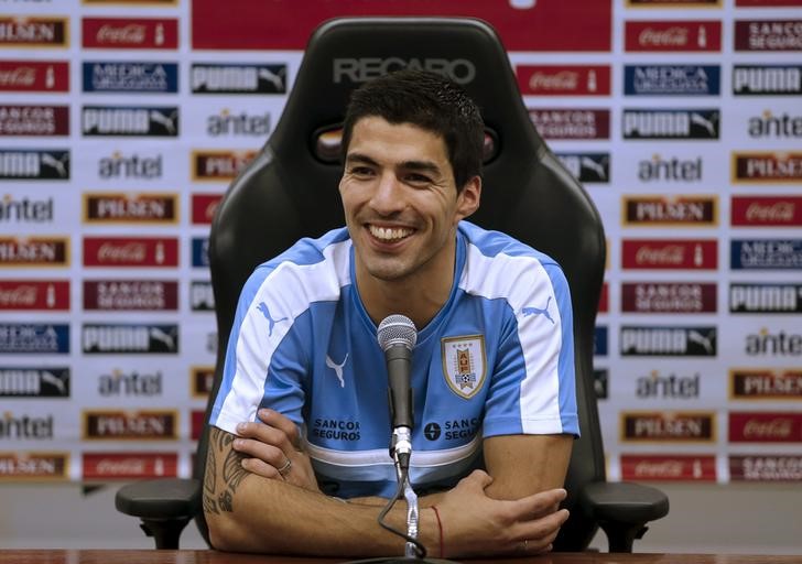 © Reuters. Suárez dice que vuelve "nuevo" a Uruguay: más maduro e inteligente tras expulsión del Mundial
