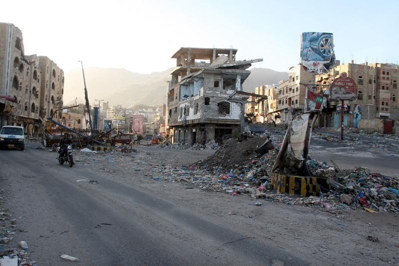 © Reuters. Al menos 50 muertos tras bombardeos en campamento de al Qaeda en Yemen
