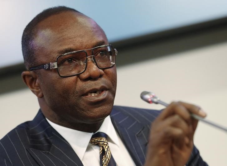 © Reuters. Nigeria's Oil Minister and OPEC president Kachikwu addresses a news conference after a meeting of OPEC oil ministers in Vienna