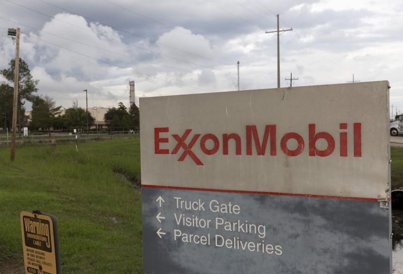 © Reuters. A sign is seen at the entrance of the Exxonmobil Port Allen Lubricants Plant in Port Allen, Louisiana.