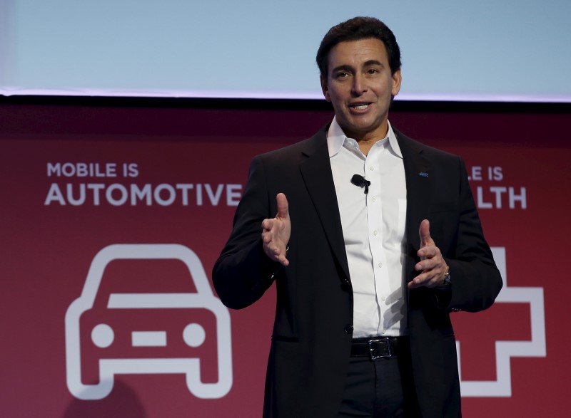 © Reuters. Mark Fields, President and CEO of Ford, delivers a keynote speech during the Mobile World Congress in Barcelona