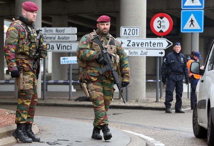 © Reuters. صحيفة: خطأ ارتكبته شركة لسيارات الأجرة ربما قلص عدد قتلى تفجيرات بروكسل
