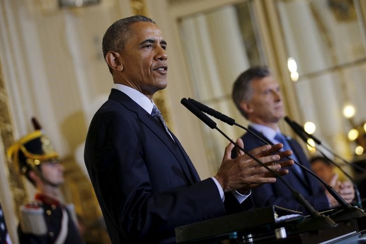 © Reuters. Barack Obama concede entrevista ao lado de Macri em Buenos Aires