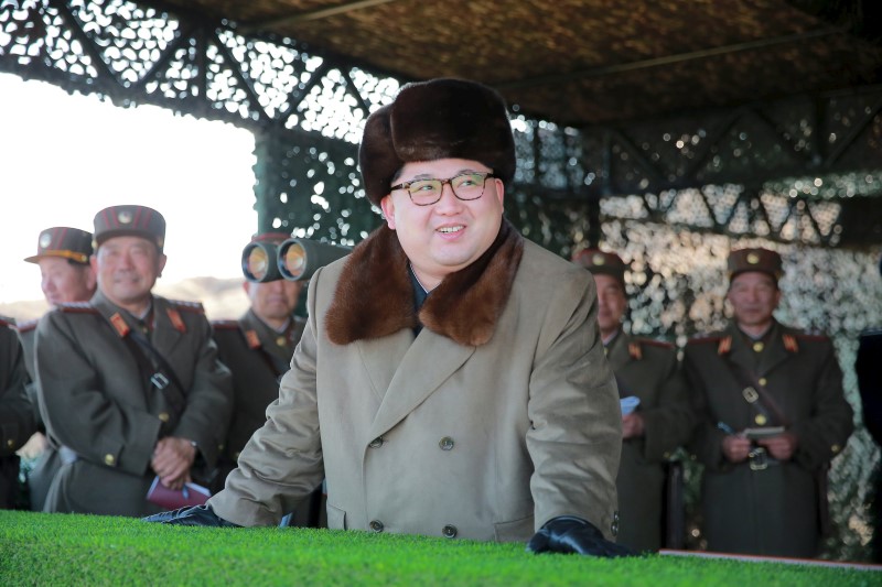 © Reuters. KCNA picture shows North Korean leader Kim Jong Un watching landing and anti-landing exercises being carried out by the Korean People's Army at an unknown location