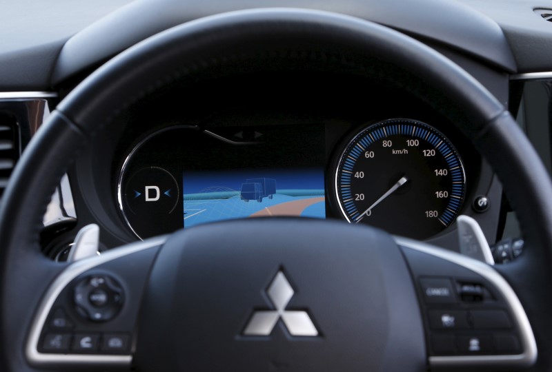 © Reuters. An onboard display monitor of Mitsubishi Electric's self-driving concept car "EMIRAI3 xAUTO" shows a risk map of a right turn collision during a media preview in Kamakura