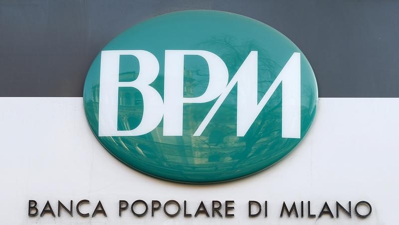 © Reuters. La fusión de Banco Popolare y BPM creará el tercer mayor banco en Italia 