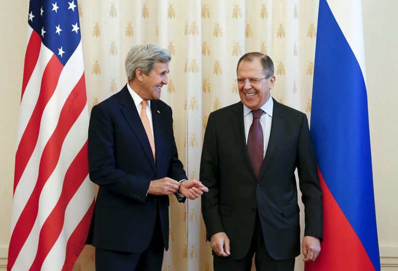 © Reuters. Russian Foreign Minister Lavrov meets U.S. Secretary of State Kerry in Moscow