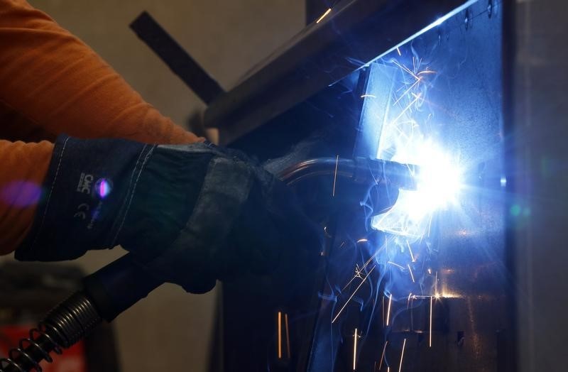 © Reuters. A worker welds in a factory in Gravellona Lomellina