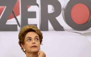 © Reuters. Presidente Dilma Rousseff participa de cerimônia de anúncio de medidas de combate ao Zika vírus no Palácio do Planalto, em Brasília