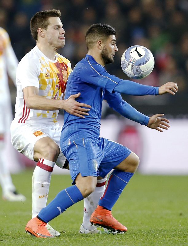 © Reuters. أدوريز يسجل هدفه الأول مع إسبانيا في التعادل أمام إيطاليا