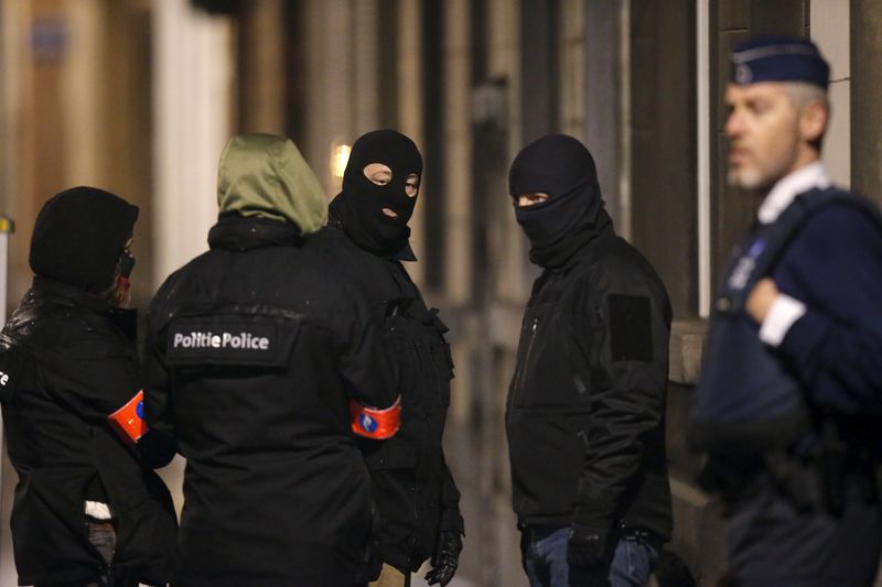 © Reuters. La policía belga arresta a siete personas en investigación por ataques en Bruselas