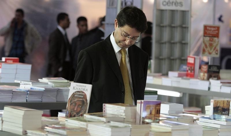 © Reuters. افتتاح الدورة 32 لمعرض تونس الدولي للكتاب وإقبال من اليوم الأول