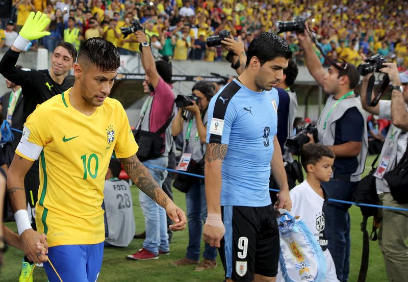 © Reuters. Football Soccer - Brazil v Uruguay - World Cup Qualifiers   