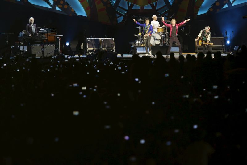 © Reuters. Rolling Stones hacen vibrar a decenas de miles de seguidores en concierto en Cuba