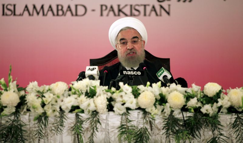 © Reuters. روحاني يقول إن إيران تستطيع نقل الغاز لباكستان خلال أشهر