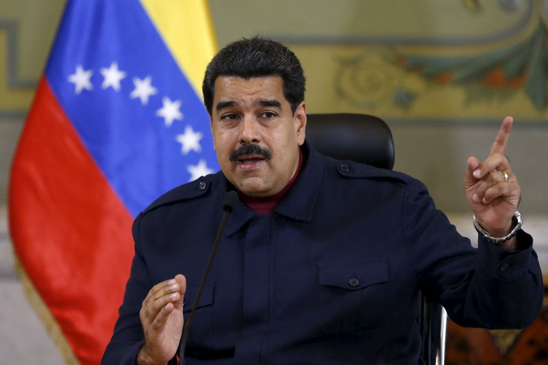 © Reuters. Imagen de archivo del presidente de Venezuela, Nicolás Maduro, durante una reunión con representantes de Naciones Unidas en el Palacio de Miraflores en Caracas
