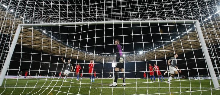 © Reuters. Inglaterra remonta una desventaja de dos goles y vence a Alemania en amistoso