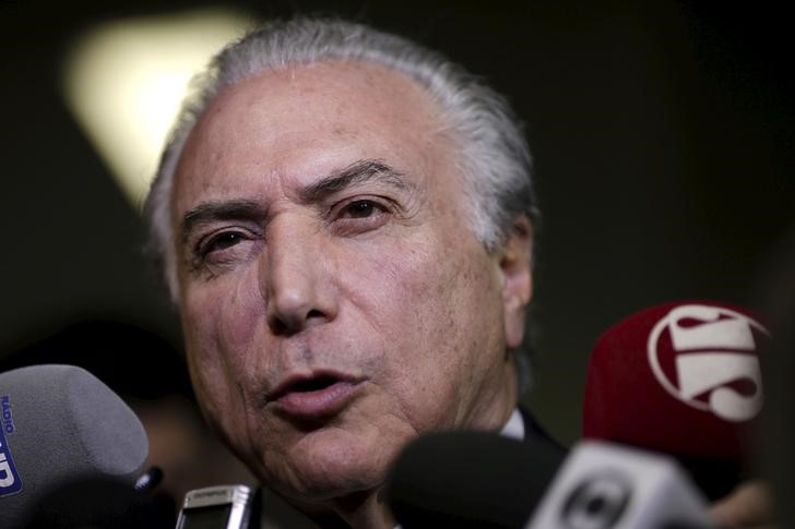 © Reuters. Imagen de archivo del vicepresidente de Brasil, Michel Temer, durante una conferencia de prensa luego de una charla en universidad en Brasilia