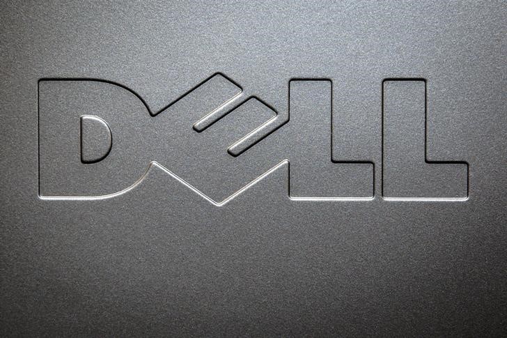 © Reuters. A Dell logo is pictured on the side of a computer in this photo illustration in the Manhattan borough of New York