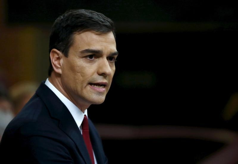 © Reuters. La dirección del PSOE pide aplazar su Congreso hasta que se forme Gobierno