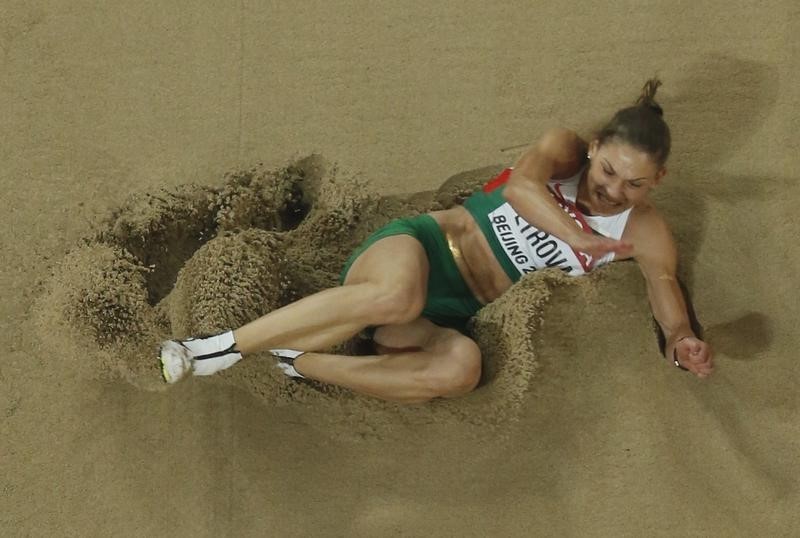 © Reuters. Petrova of Bulgaria competes in the women's triple jump final during the 15th IAAF World Championships at the National Stadium in Beijing