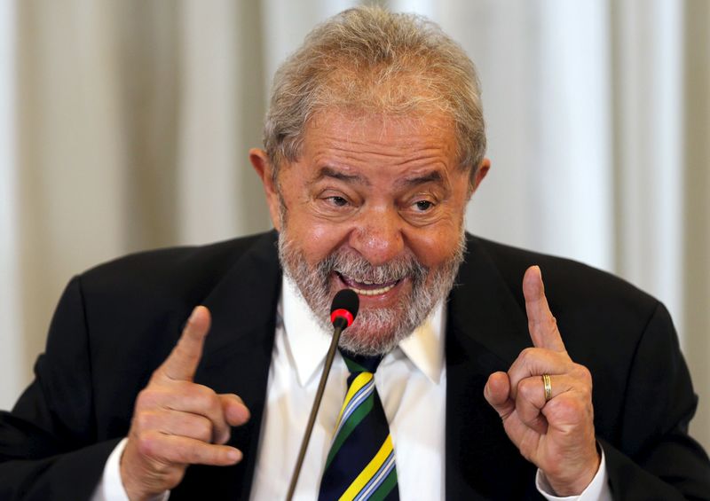 © Reuters. Former Brazilian President Lula da Silva speaks during a news conference with international media in Sao Paulo