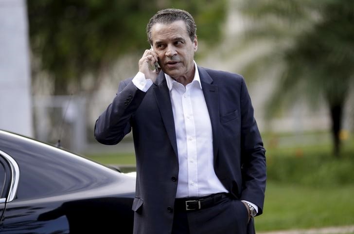 © Reuters. Henrique Eduardo Alves fala ao celular após reunião com vice-presidente Michel Temer, em Brasília