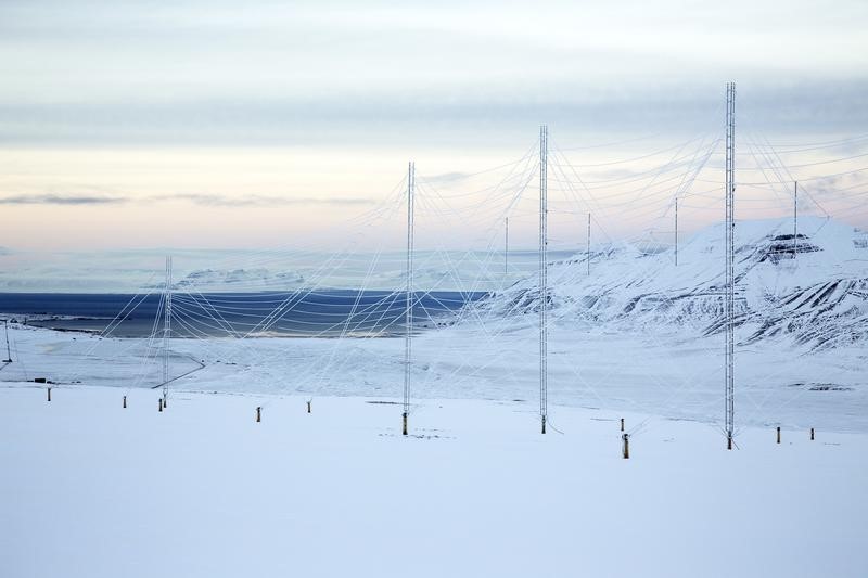 © Reuters. غطاء الجليد فوق المحيط القطبي الشمالي يسجل مستوى قياسيا منخفضا جديدا