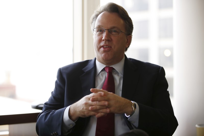 © Reuters. John Williams, president of the Federal Reserve Bank of San Francisco, speaks during an interview in San Francisco, California