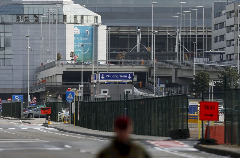 © Reuters. Aeropuerto de Bruselas busca reiniciar su actividad esta semana de forma limitada 