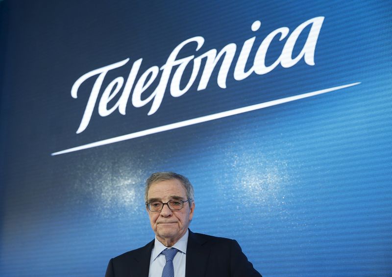 © Reuters. File photo of Telefonica's Cesar Alierta attending the company's 2015 annual results presentation at the Telefonica headquarters in Madrid