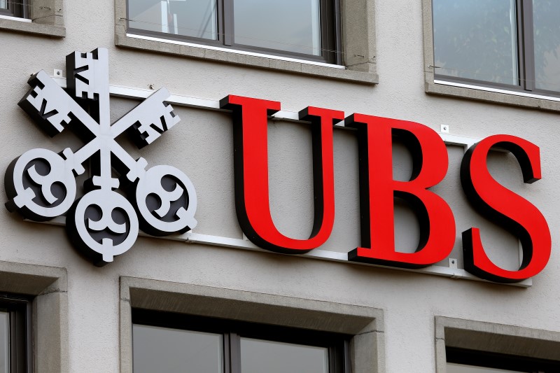 © Reuters. The company's logo is seen at a branch of Swiss bank UBS in Zurich