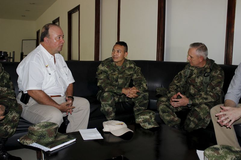 © Reuters. Colombian Defense Minister Luis Carlos Villegas talks with Army Corporal Jair de Jesus Villar, after he was freed by the National Liberation Army, or ELN, in Barrancabermeja